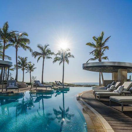 The Langham, Gold Coast And Jewel Residences Eksteriør bilde The pool at the W Hotel