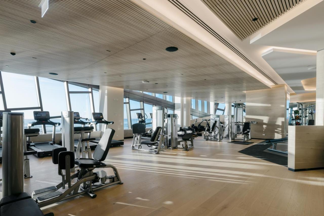 The Langham, Gold Coast And Jewel Residences Eksteriør bilde The gym at the 100 East 53rd Street building