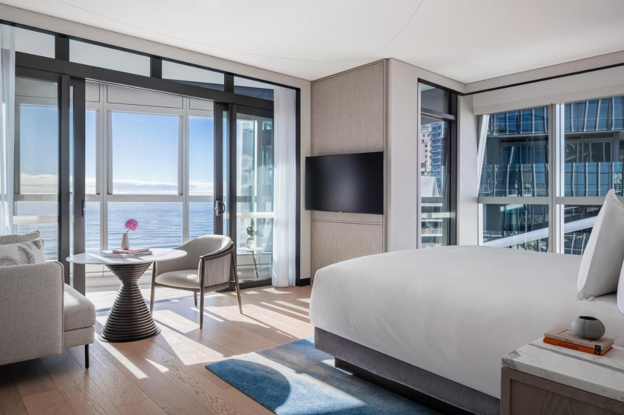 The Langham, Gold Coast And Jewel Residences Eksteriør bilde A guest room at the West Hollywood Edition