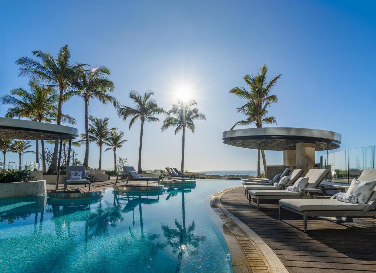 The Langham, Gold Coast And Jewel Residences Eksteriør bilde The pool at the W Hotel