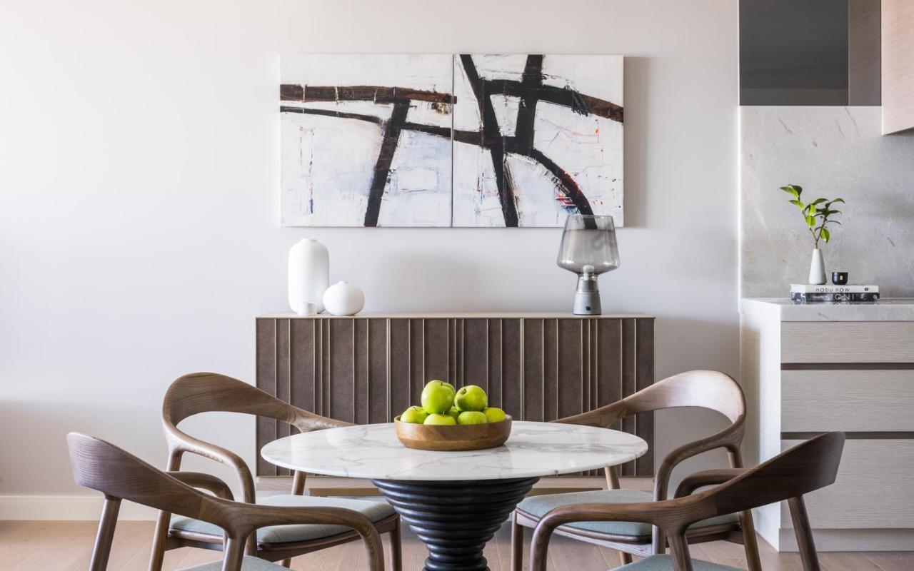 The Langham, Gold Coast And Jewel Residences Eksteriør bilde A dining room in a private home