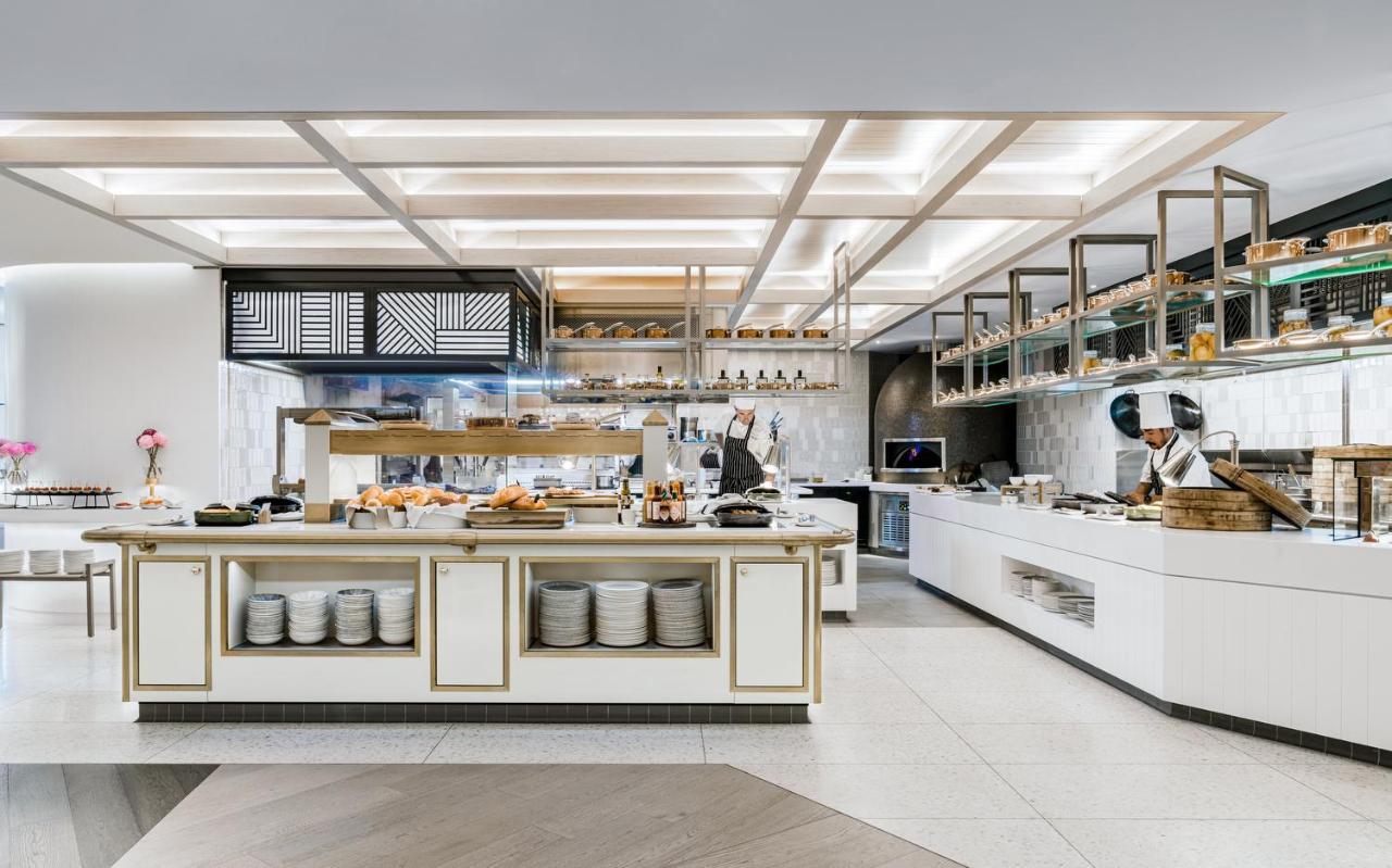 The Langham, Gold Coast And Jewel Residences Eksteriør bilde The kitchen at the restaurant