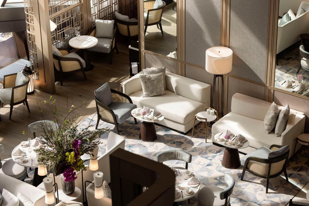 The Langham, Gold Coast And Jewel Residences Eksteriør bilde The Lounge at the Ritz-Carlton, Hong Kong