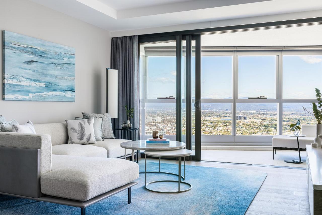 The Langham, Gold Coast And Jewel Residences Eksteriør bilde A living room at The Ritz-Carlton, Downtown, Los Angeles